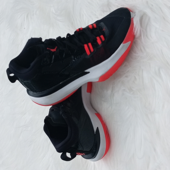 JORDAN ZION 1 BLOODLINE SNEAKERS Men size 6, Woman size 7.5 Dated 3/30/… - Picture 6 of 14